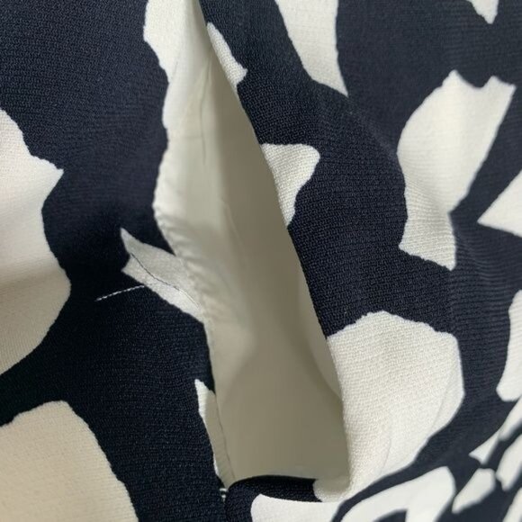 LOFT Black White Geometric Shift Dress Size 6 Short Sleeve Work Sheath - Picture 8 of 12